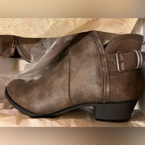 American Rag, NIB, ankle boots/booties, charcoal, size 8.